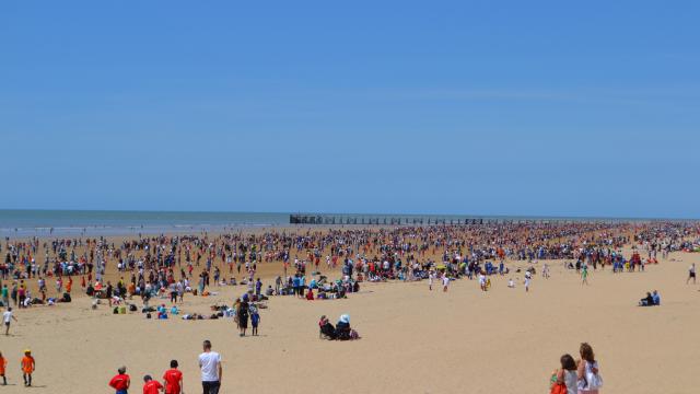 25-000-amateurs-de-foot-sur-la-plage-de-st-jean-de-monts_0