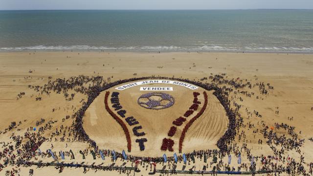 25-000-amateurs-de-foot-sur-la-plage-de-st-jean-de-monts