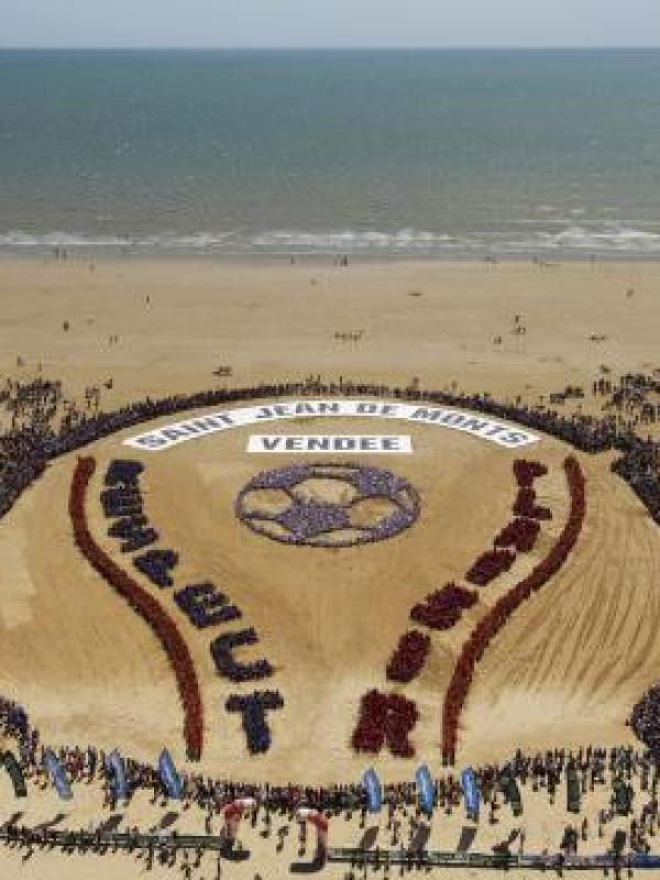 25-000-amateurs-de-foot-sur-la-plage-de-st-jean-de-monts